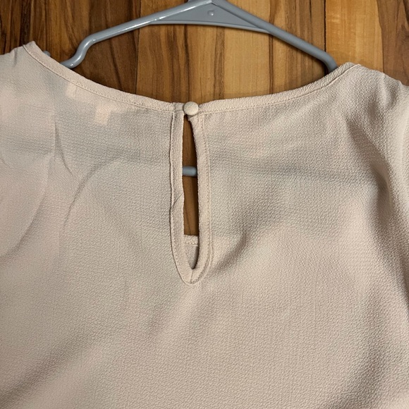 Taupe cold shoulder tie sleeve detail top, NWOT - Picture 9 of 10